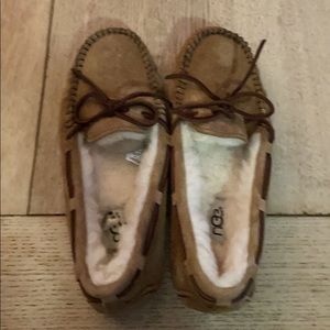 Ugg Dakota moccasins color chestnut